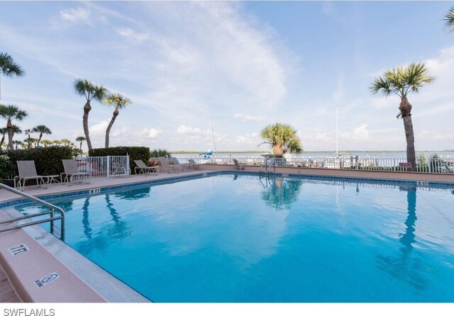 view of pool featuring a water view