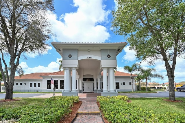 view of front of home with a front yard