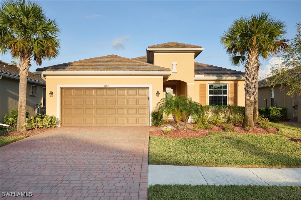 view of front facade featuring a garage and a front lawn