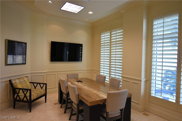 dining space with ornamental molding