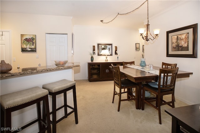 dining room featuring light colored carpet, an inviting chandelier, and crown molding