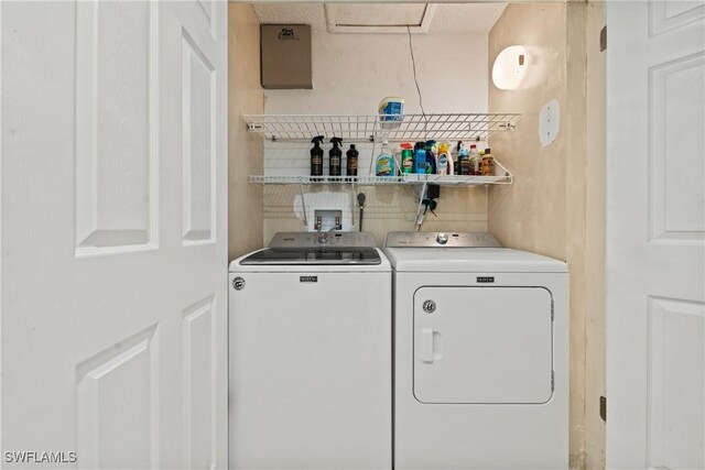 washroom featuring laundry area and independent washer and dryer