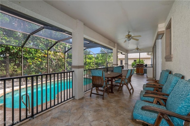 sunroom featuring ceiling fan