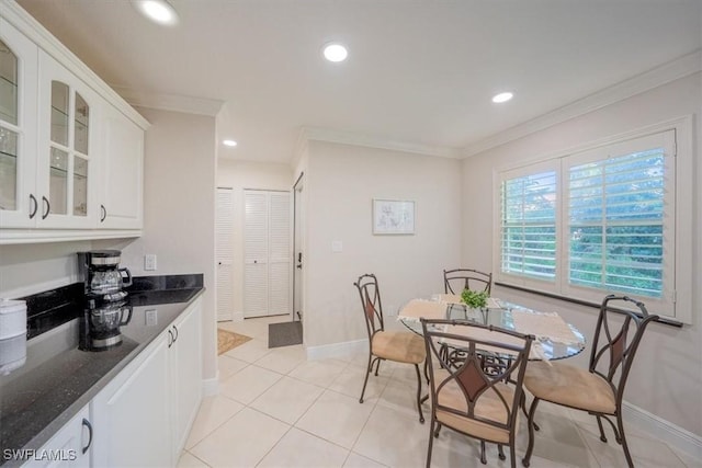 dining area featuring ornamental molding, recessed lighting, and baseboards