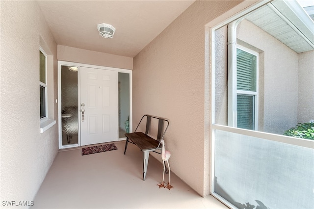 property entrance featuring a balcony