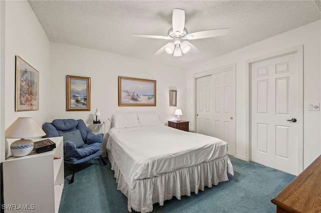 carpeted bedroom featuring ceiling fan, a textured ceiling, and a closet