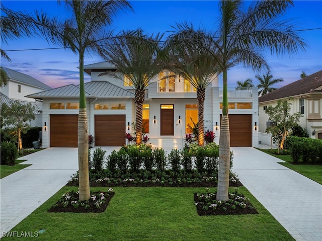 view of front of property with a yard