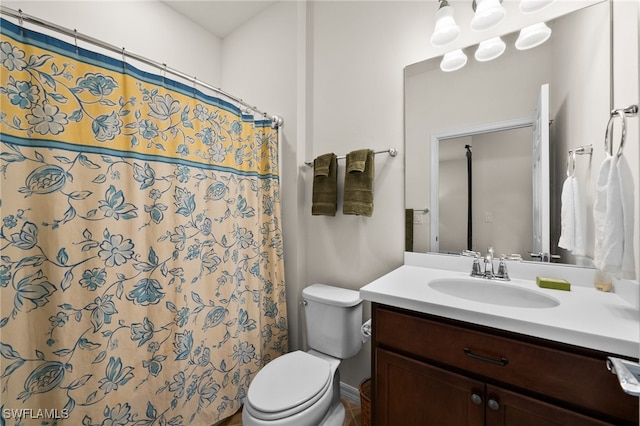 bathroom with a shower with curtain, vanity, and toilet