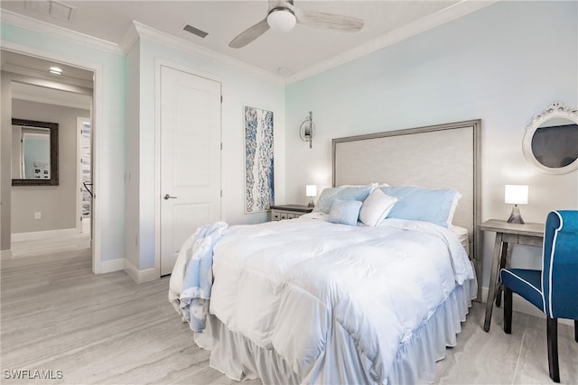 bedroom featuring ceiling fan, crown molding, and light hardwood / wood-style floors