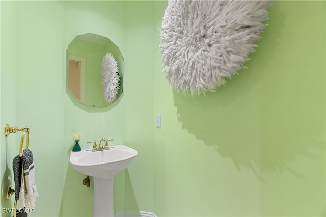 269 Vintage Bay Dr Unit C-13, Marco Island, FL 34145 - bathroom featuring baseboards and a sink