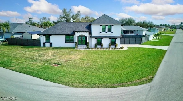 view of front of property featuring a front yard