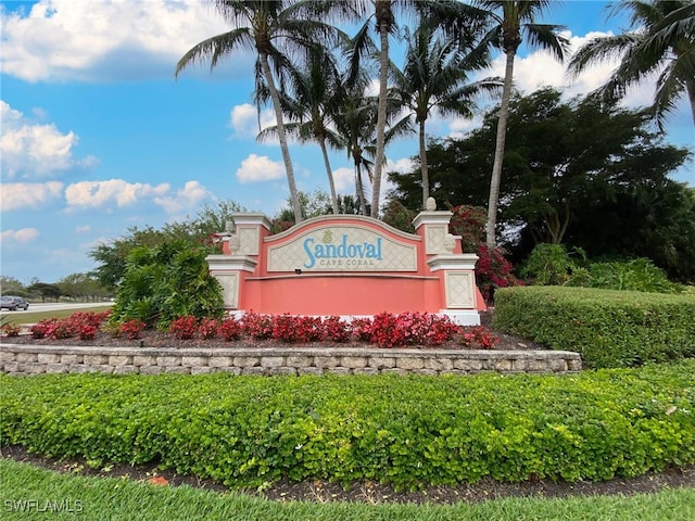 view of community / neighborhood sign