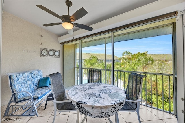 sunroom / solarium featuring ceiling fan