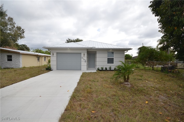 view of front of home featuring a front yard and a garage