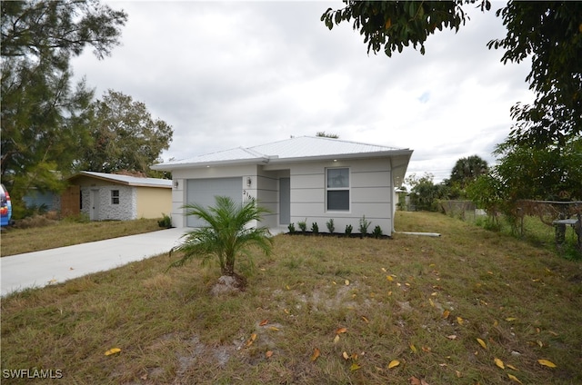 view of front facade featuring a front yard and a garage