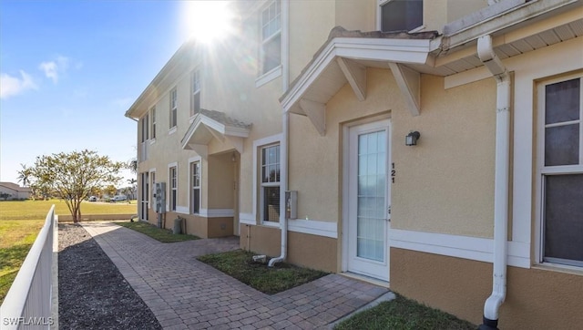 view of exterior entry with stucco siding