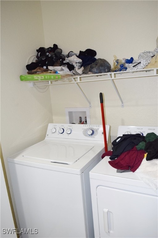 laundry room with washing machine and clothes dryer