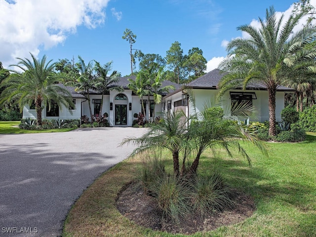 view of front of home featuring a front lawn