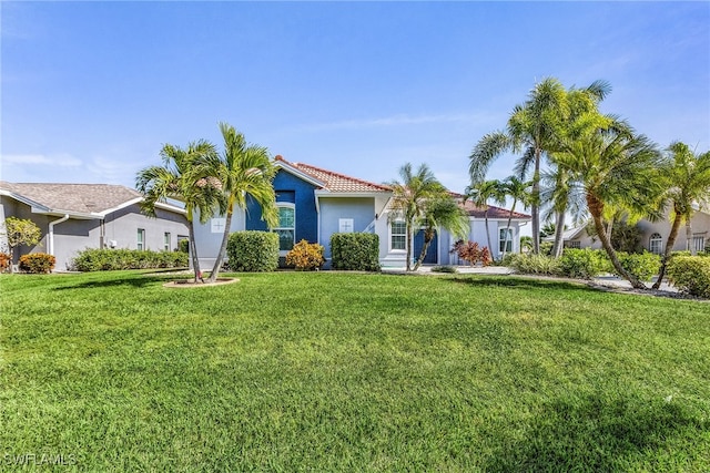 view of front of house featuring a front lawn