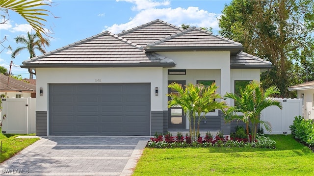 view of front facade featuring a garage and a front lawn