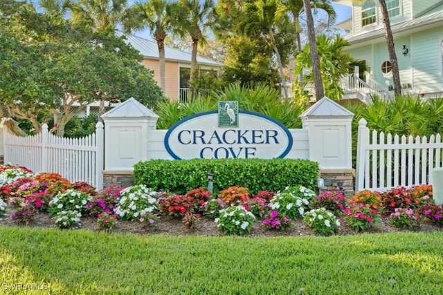 community / neighborhood sign featuring fence