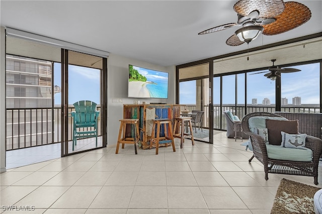 sunroom with ceiling fan