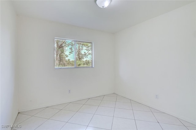 unfurnished room featuring light tile patterned flooring