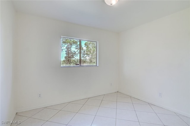 empty room featuring light tile patterned flooring