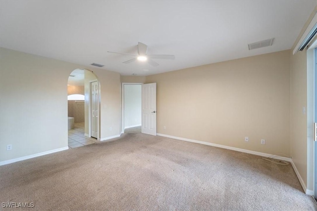 carpeted empty room featuring ceiling fan