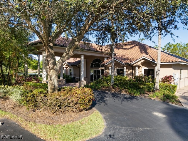 view of front of property