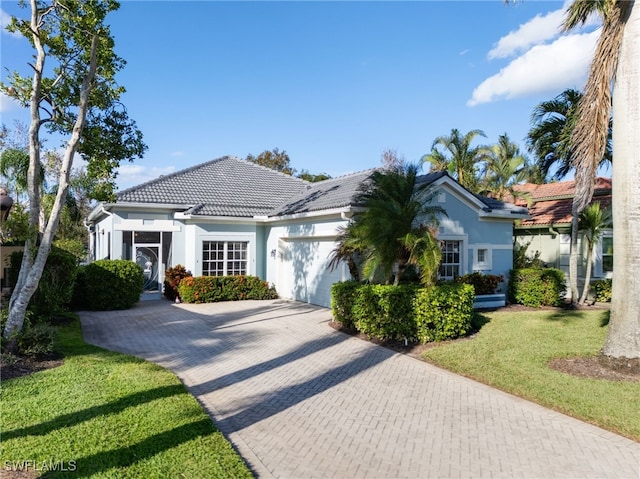 view of front of home featuring a front yard and a garage