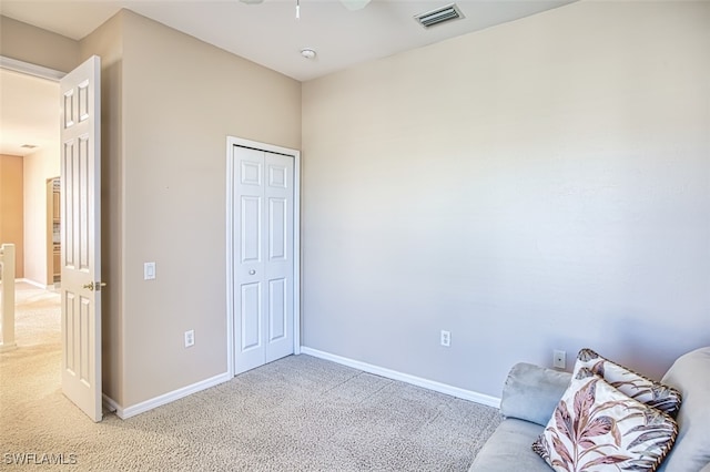 unfurnished room with carpet flooring and ceiling fan