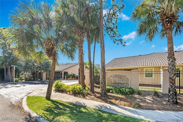 view of front of property