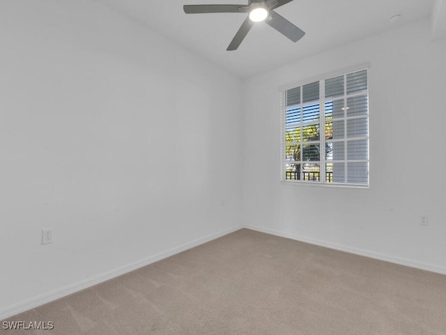 unfurnished room featuring ceiling fan and light colored carpet