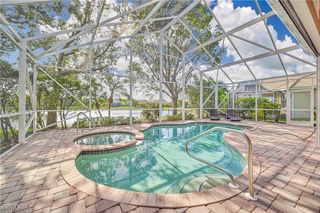 view of swimming pool featuring a lanai, a patio area, a water view, and an in ground hot tub