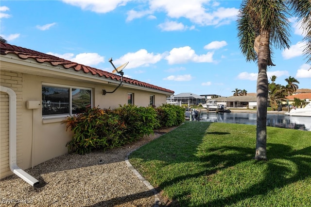 view of yard featuring a water view