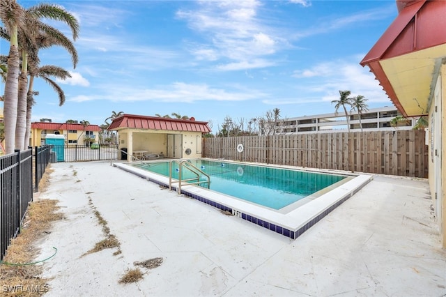 view of swimming pool