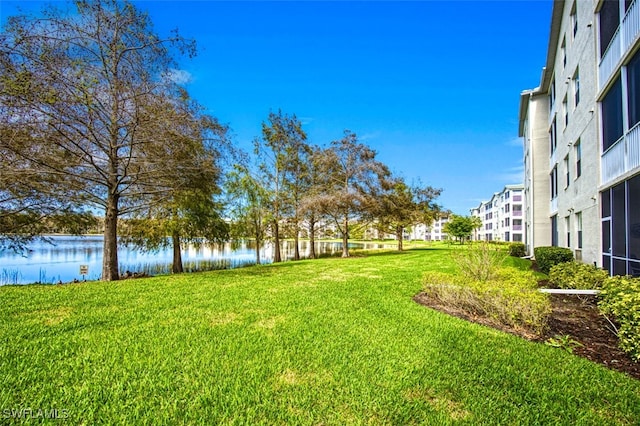 view of yard featuring a water view