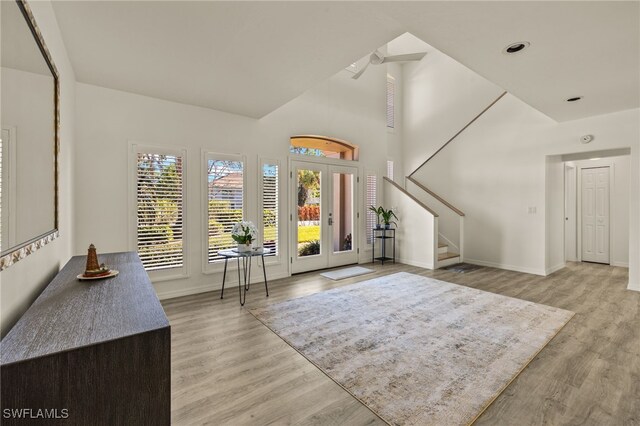 foyer entrance featuring light wood-type flooring and ceiling fan