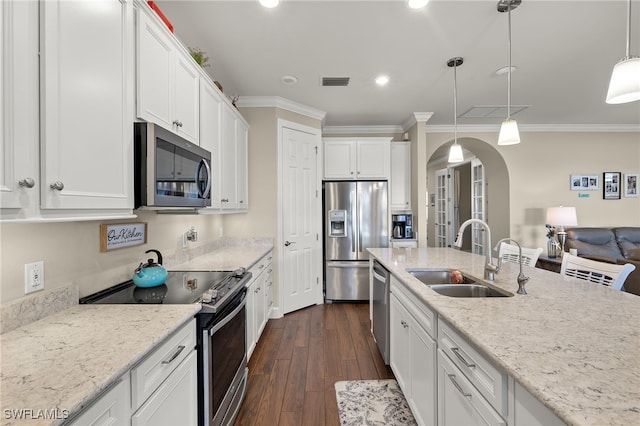 kitchen featuring hanging light fixtures, sink, stainless steel appliances, and dark hardwood / wood-style floors