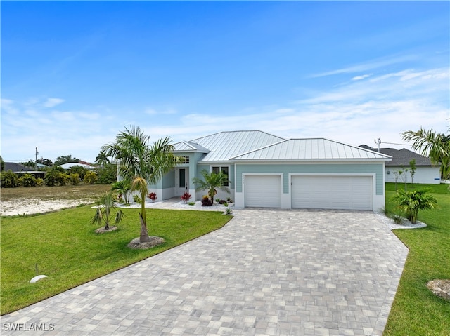 view of front facade featuring a front yard and a garage