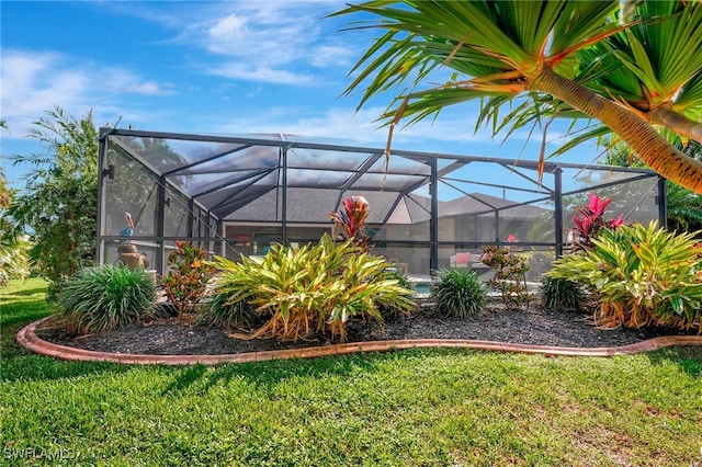 view of yard with a lanai