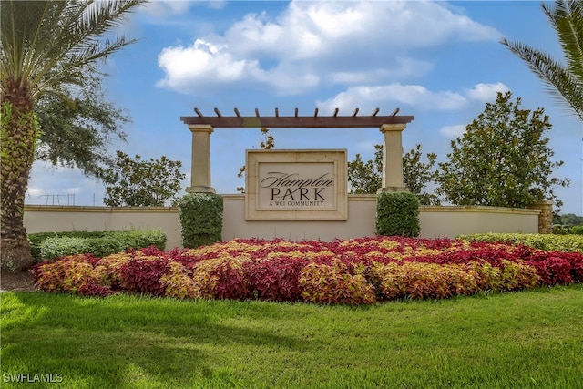 community sign featuring a yard