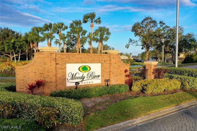 view of community / neighborhood sign