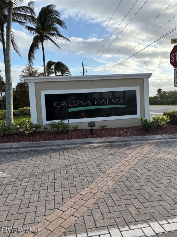 view of community / neighborhood sign