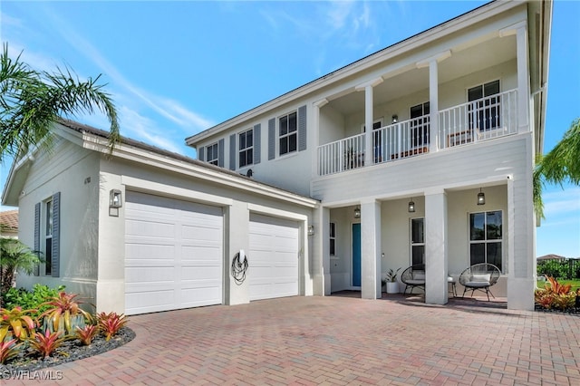 view of front of home featuring a patio