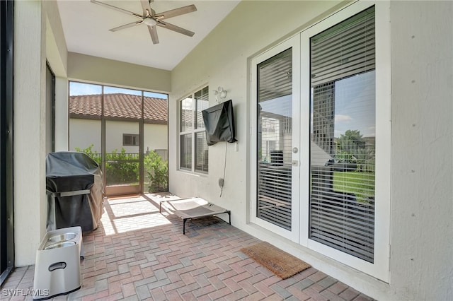 sunroom / solarium featuring ceiling fan