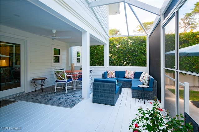 sunroom / solarium featuring ceiling fan