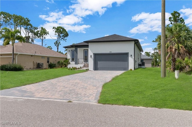 view of front of property featuring cooling unit, a front lawn, and a garage