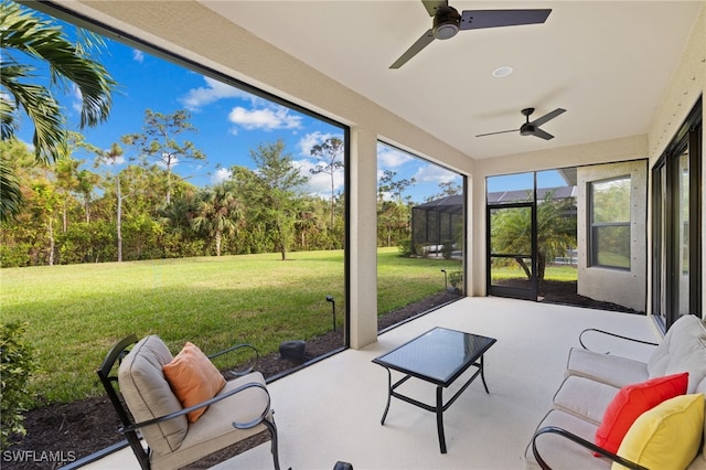 sunroom with ceiling fan